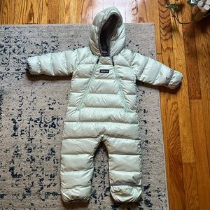 Patagonia Mint Green Infant Hi-Loft Down Sweater Bunting - size 3/6 Months